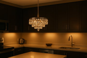 生成一张水晶单吊的厨房场景图，单吊是指一根杆子或者绳子吊下来的灯。尺寸在2000x900